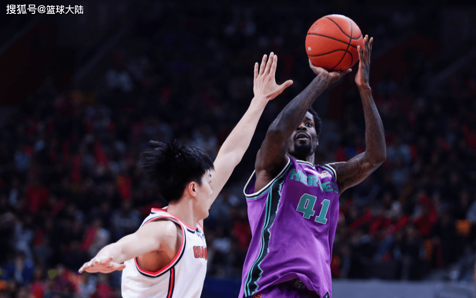 星空体育官方网站集结日皇家社会官宣签约马赛回应争议备战NBA常规赛,广东宏远篮板制胜备战CBA常规赛看傻球迷的简单介绍